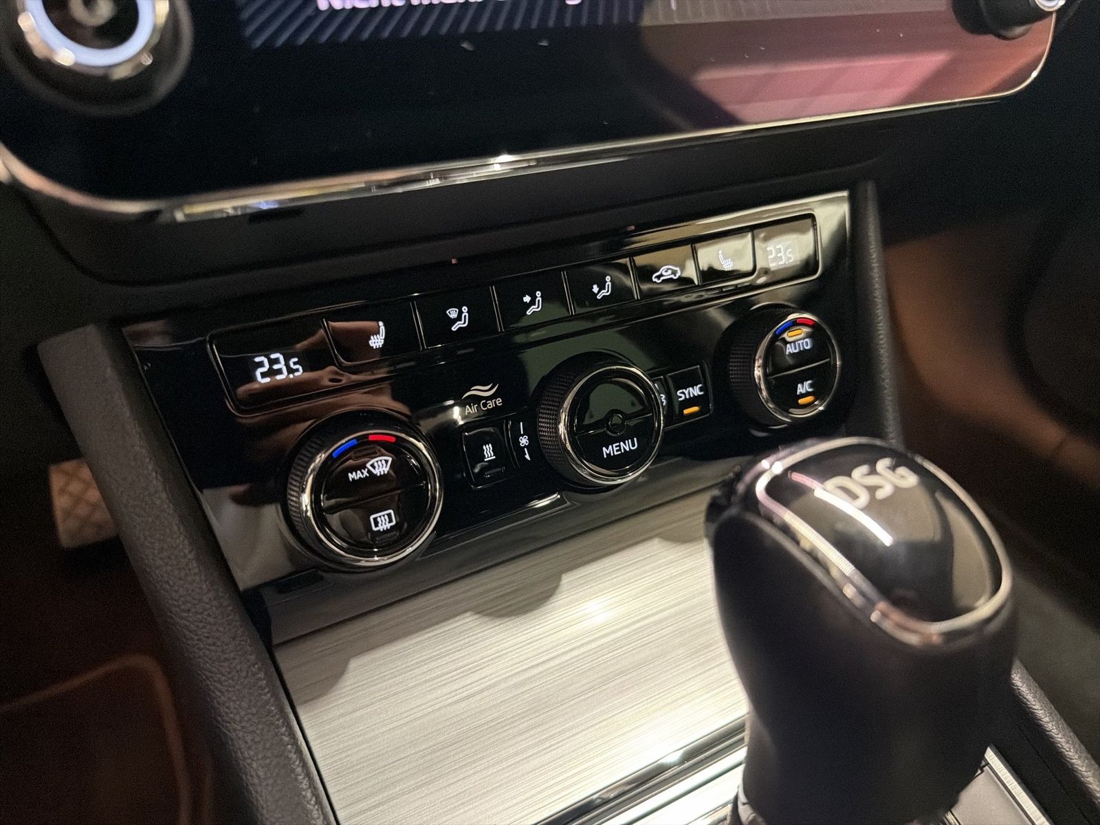 Fahrzeug autohaus mense Fahrzeugabbildung SKODA Superb Combi 2.0 TDI Ambition Standhzg|4xSHZG|LM