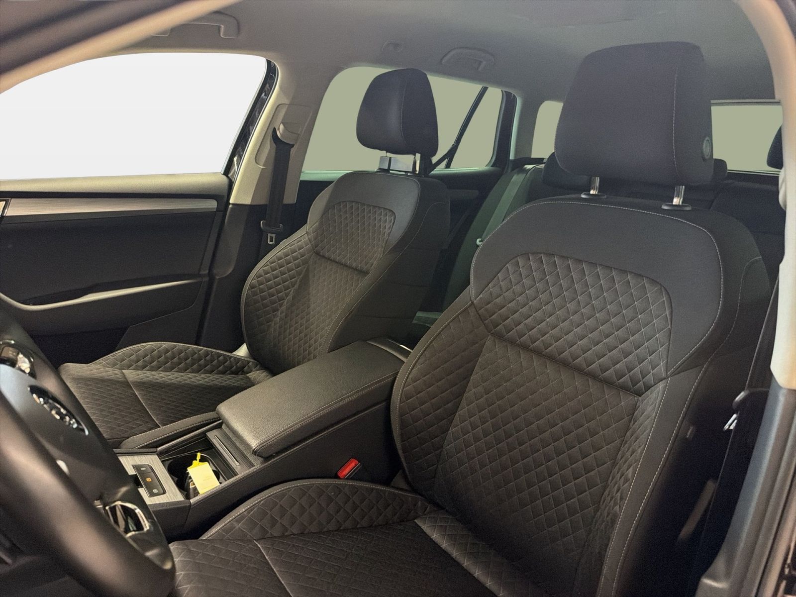 Fahrzeug autohaus mense Fahrzeugabbildung SKODA Superb Combi 2.0 TDI Ambition Standhzg|4xSHZG|LM