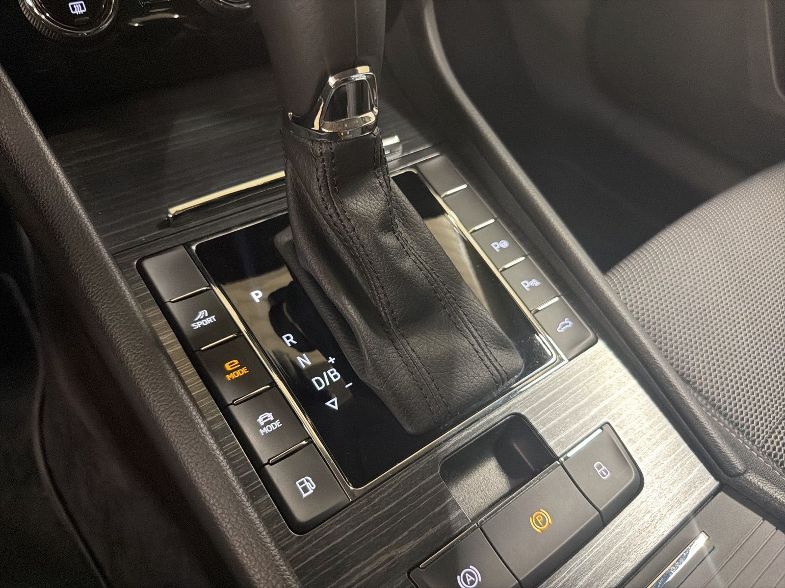 Fahrzeugabbildung SKODA Superb Combi Style 1.4l TSI iV 160kW 6-Gang-DSG