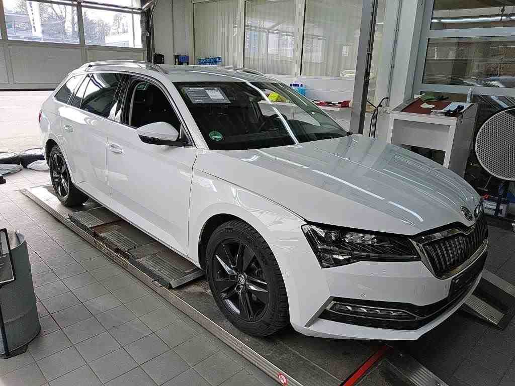 Fahrzeugabbildung SKODA Superb Combi Style 1.4l TSI iV 160kW 6-Gang-DSG