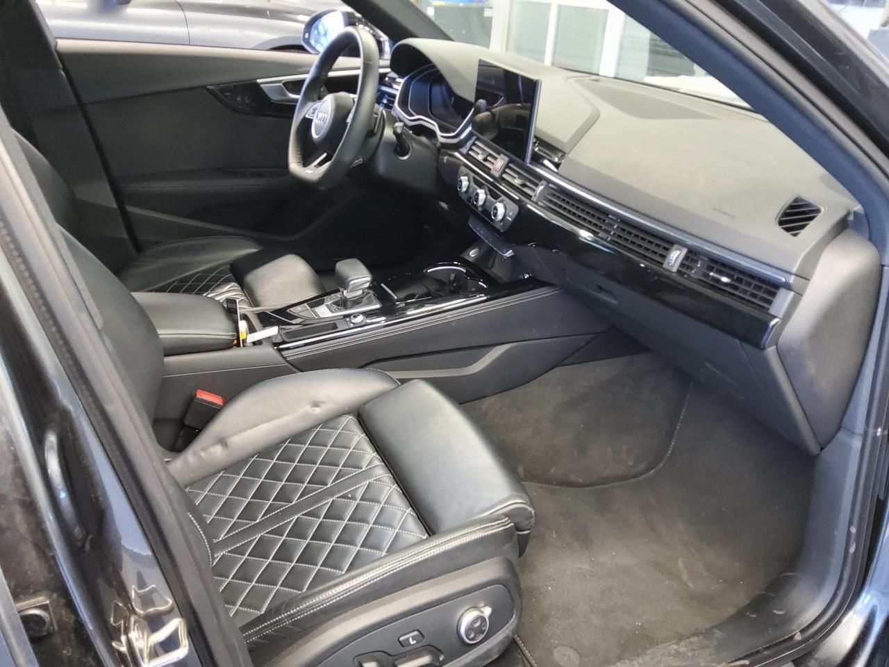 Fahrzeugabbildung Audi A4 Avant 35 TDI S line 2023 (Facelift) LED|Navi