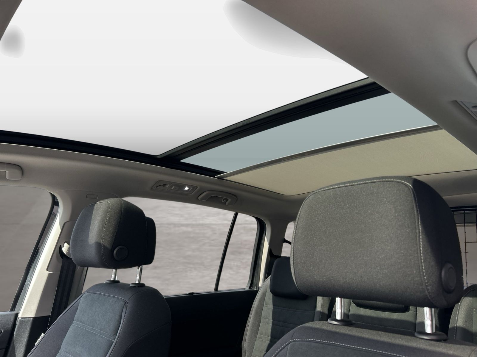 Fahrzeugabbildung Volkswagen Touran 2.0TDI DSG Comfortline IQ.Light|CarPlay