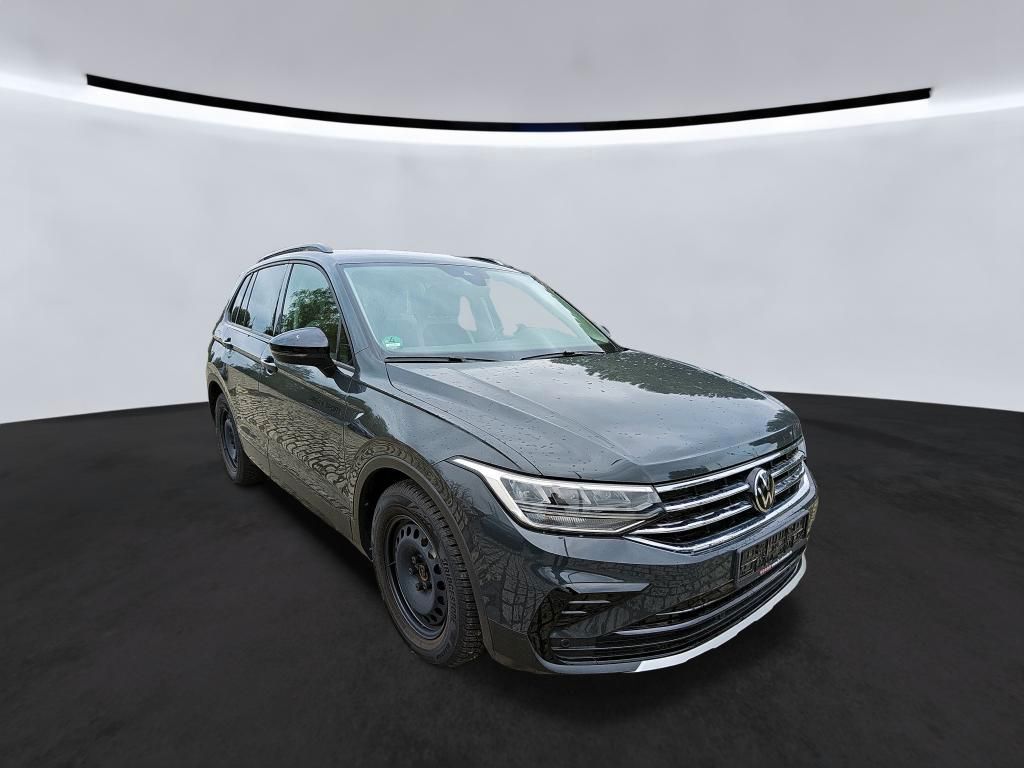 Fahrzeugabbildung Volkswagen Tiguan 2.0 TSI 4 Motion DSG Urban Sport CarPlay