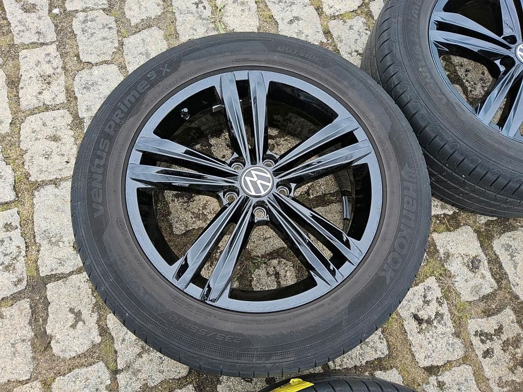 Fahrzeugabbildung Volkswagen Tiguan 2.0 TSI 4 Motion DSG Urban Sport CarPlay