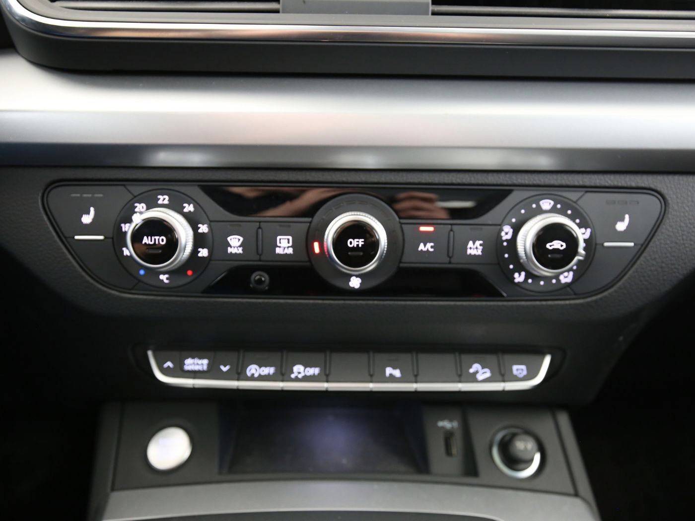 Fahrzeugabbildung Audi Q5 50 TDI quattro S line 2023 (Facelift) Matrix