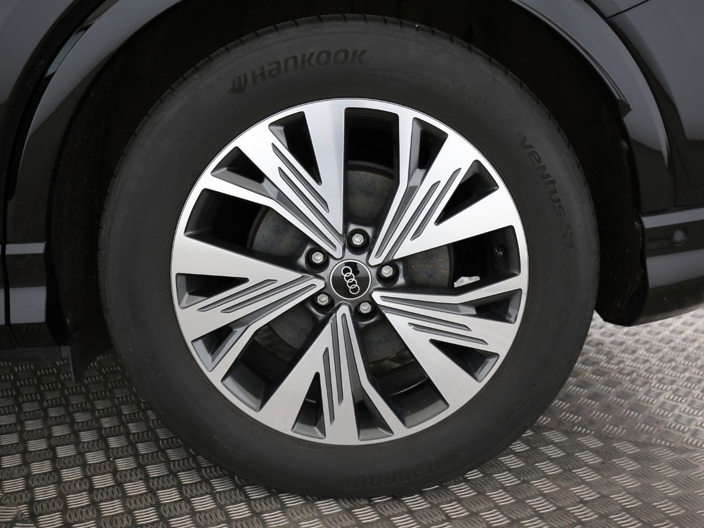 Fahrzeugabbildung Audi Q4 e-tron Sportback 40 e-tron 2023 Matrix|ACC|LM