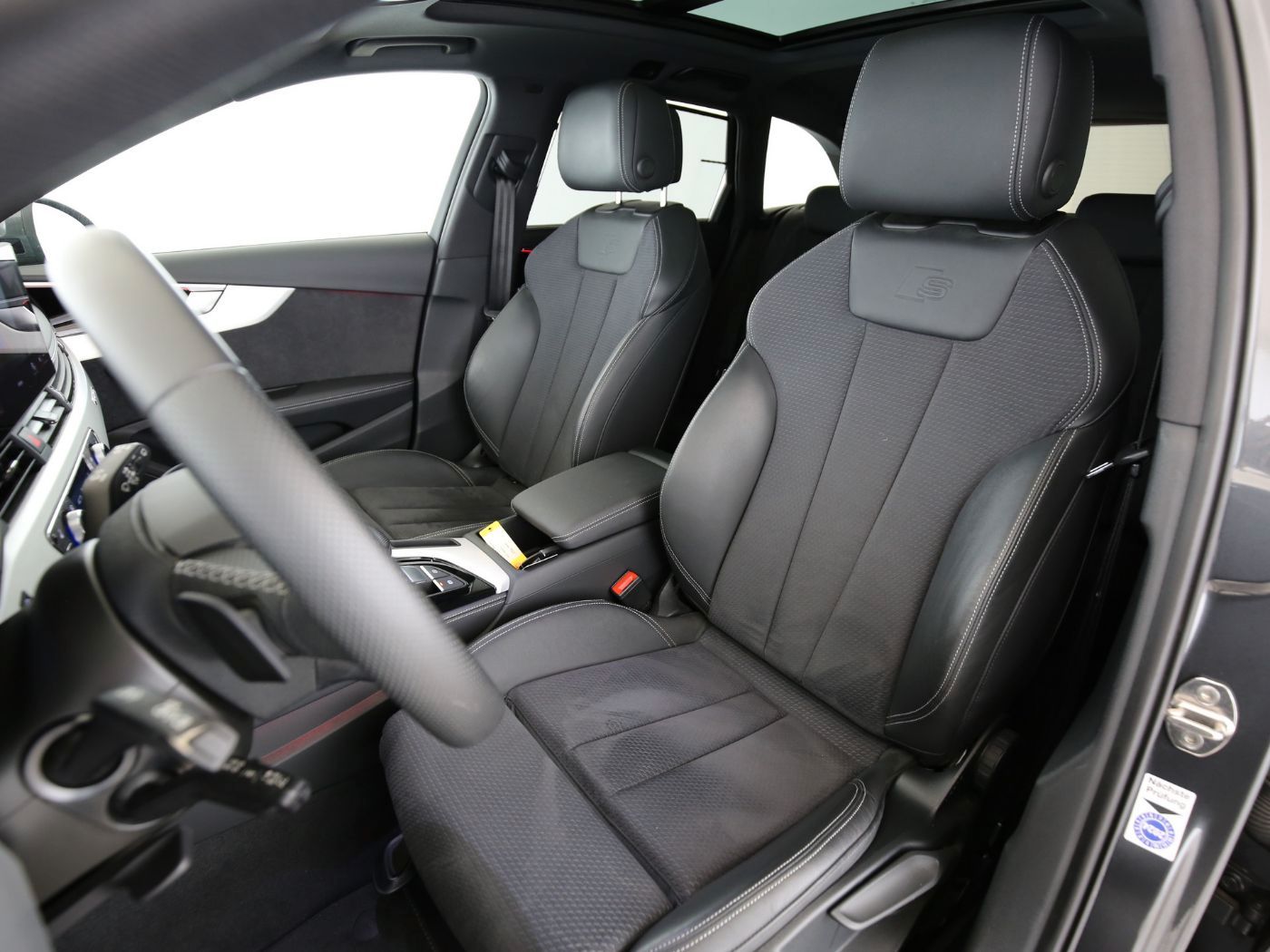Fahrzeugabbildung Audi A4 Avant 40 TFSI quattro S line 202 (Facelift)