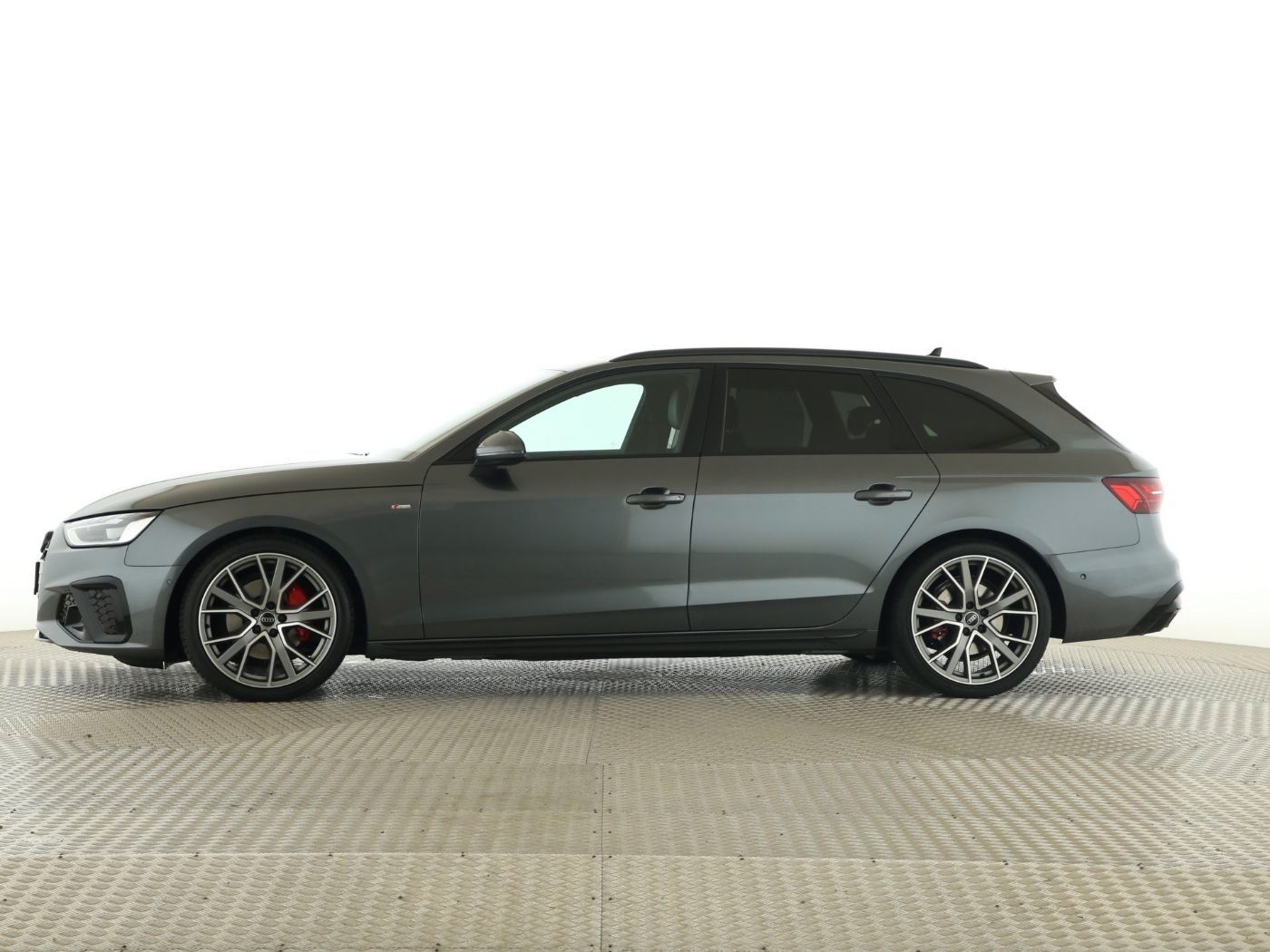 Fahrzeugabbildung Audi A4 Avant 40 TFSI quattro S line 202 (Facelift)