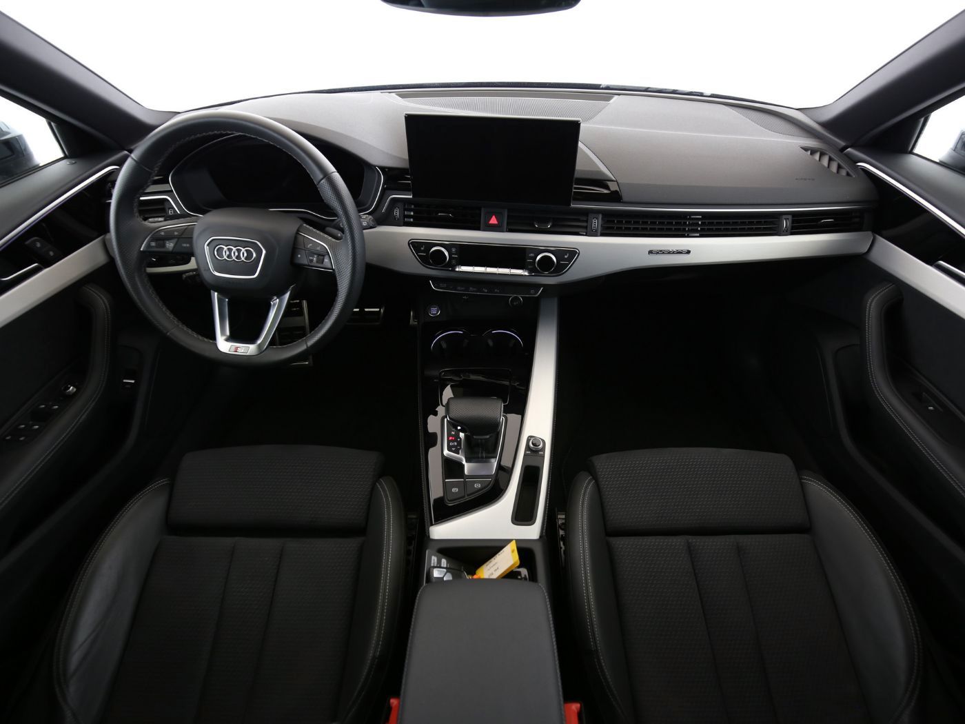 Fahrzeugabbildung Audi A4 Avant 40 TFSI quattro S line 202 (Facelift)