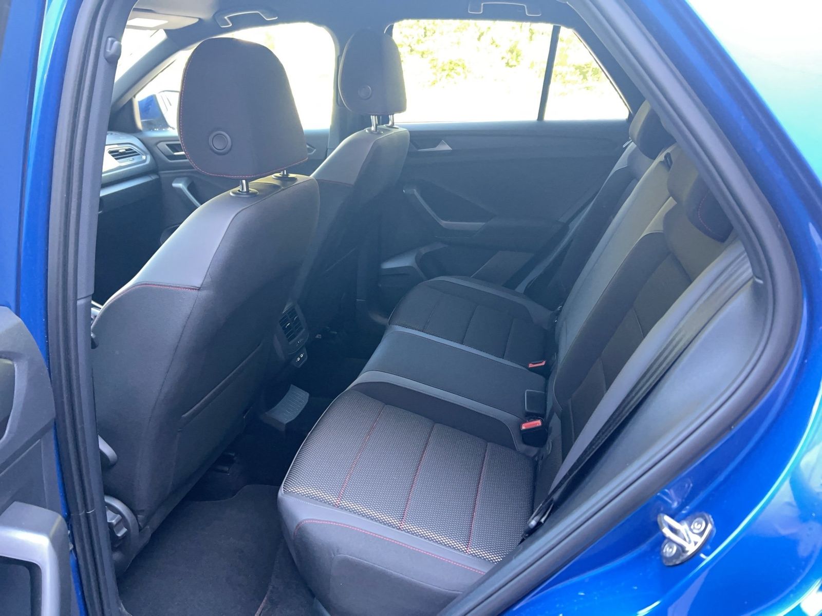 Fahrzeugabbildung Volkswagen T-Roc 2.0 TDI DSG Sport CarPlay|AHK|Standhzg|ACC