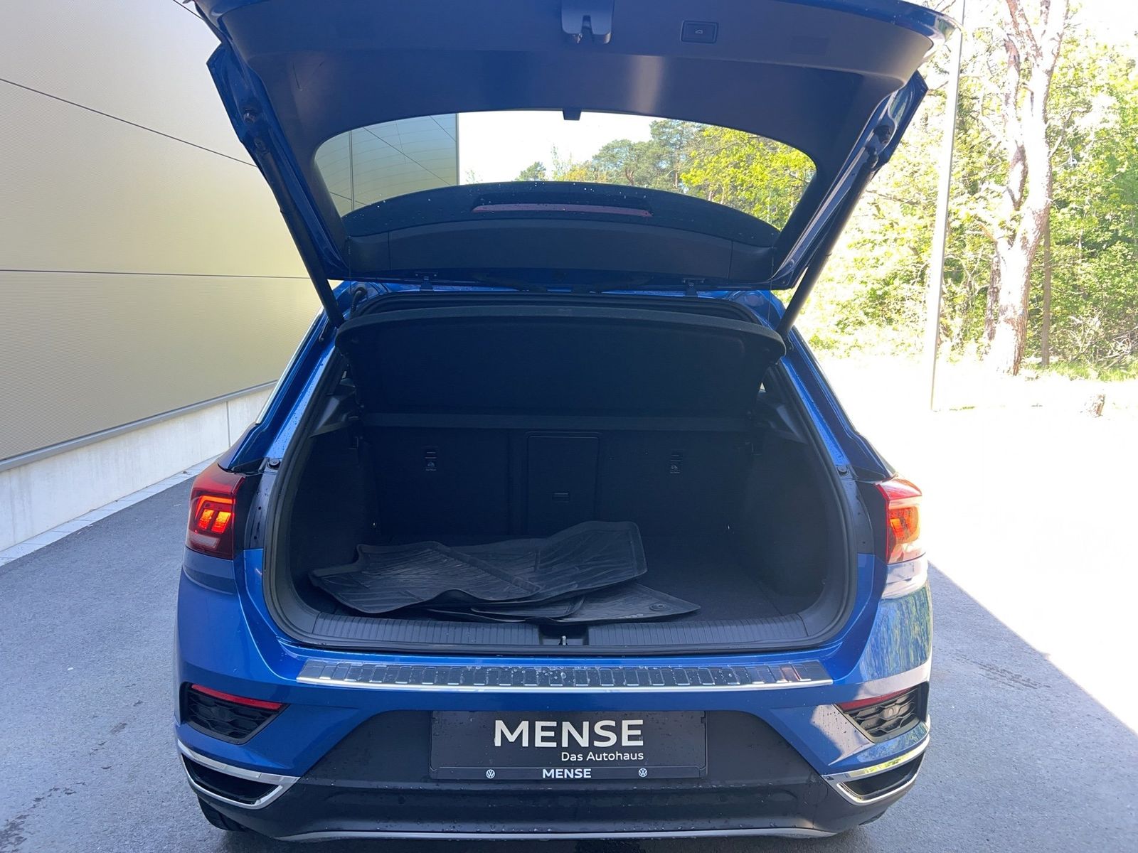 Fahrzeugabbildung Volkswagen T-Roc 2.0 TDI DSG Sport CarPlay|AHK|Standhzg|ACC