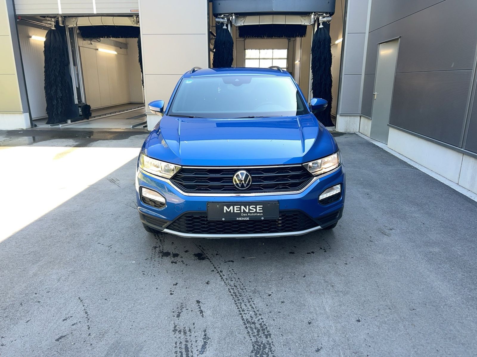 Fahrzeugabbildung Volkswagen T-Roc 2.0 TDI DSG Sport CarPlay|AHK|Standhzg|ACC