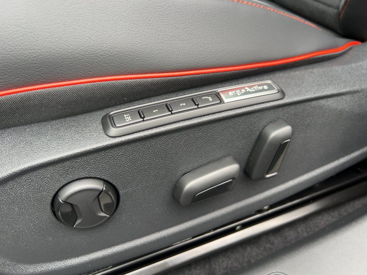 Fahrzeug autohaus mense Fahrzeugabbildung Volkswagen ID.3 GTX FIRE+ICE 79kWh AHK Pano Wärmepumpe DCC