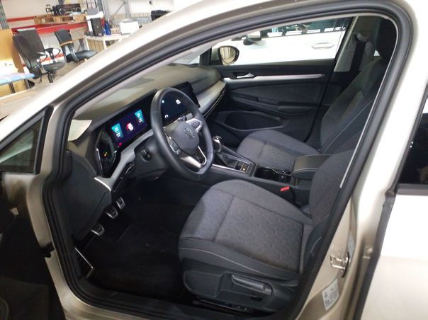 Fahrzeugabbildung Volkswagen Golf VIII 1.0 TSI MOVE IQ.Light|Matrix|Pano