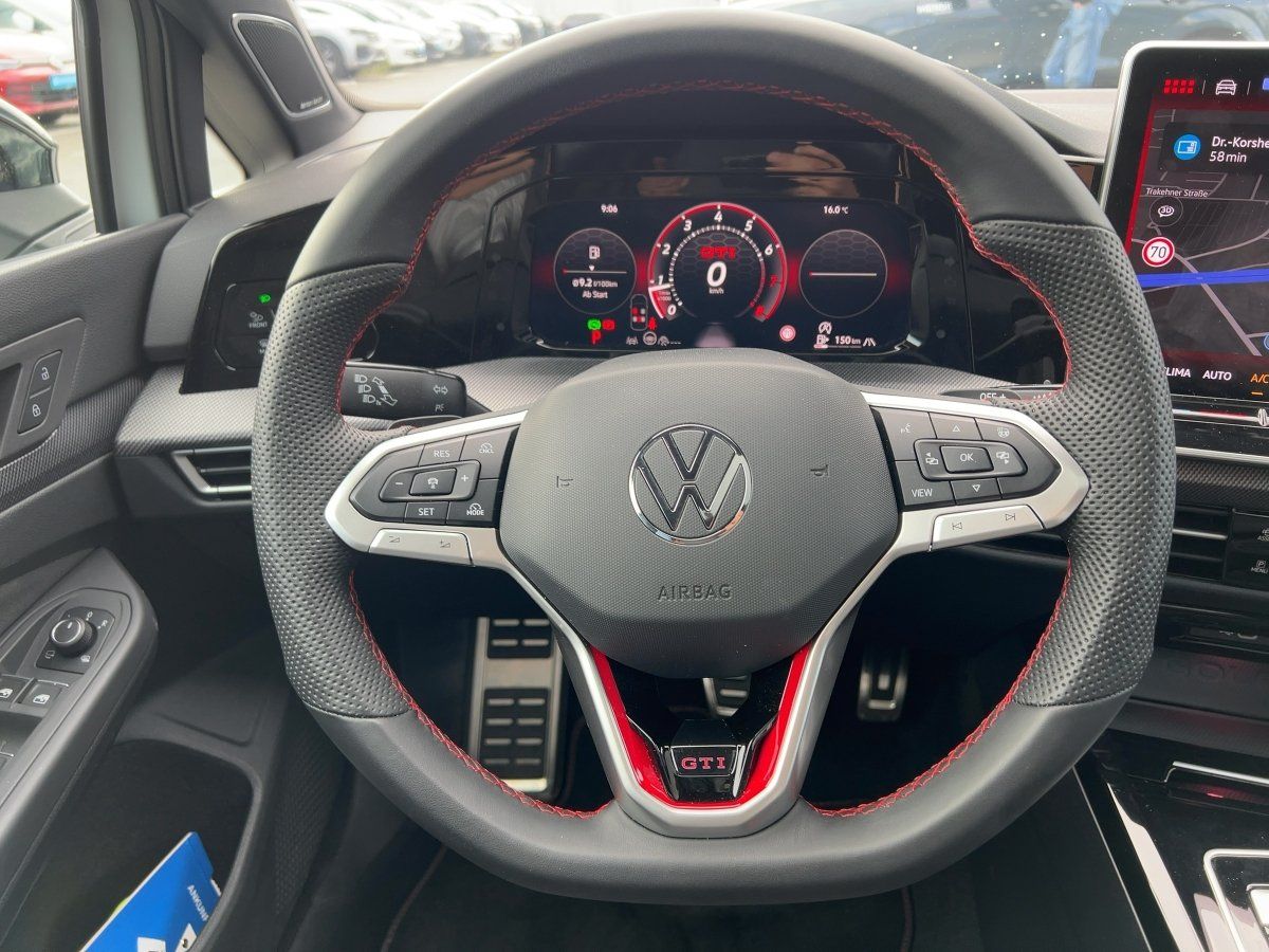 Fahrzeugabbildung Volkswagen Golf GTI 2.0 l TSI OPF DSG Pano Nav HUD 360 Blac - mit KI generiert/bearbeitet