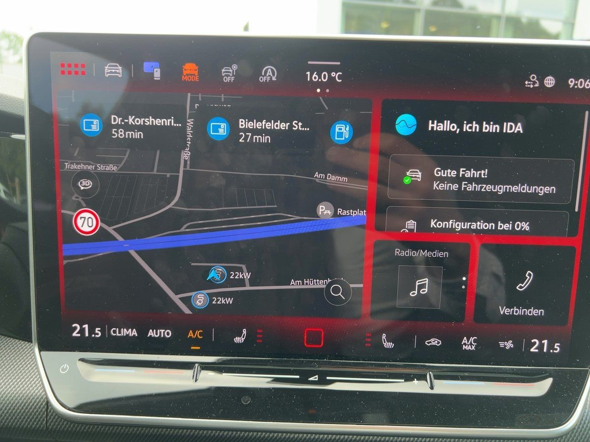 Fahrzeugabbildung Volkswagen Golf GTI 2.0 l TSI OPF DSG Pano Nav HUD 360 Blac - mit KI generiert/bearbeitet