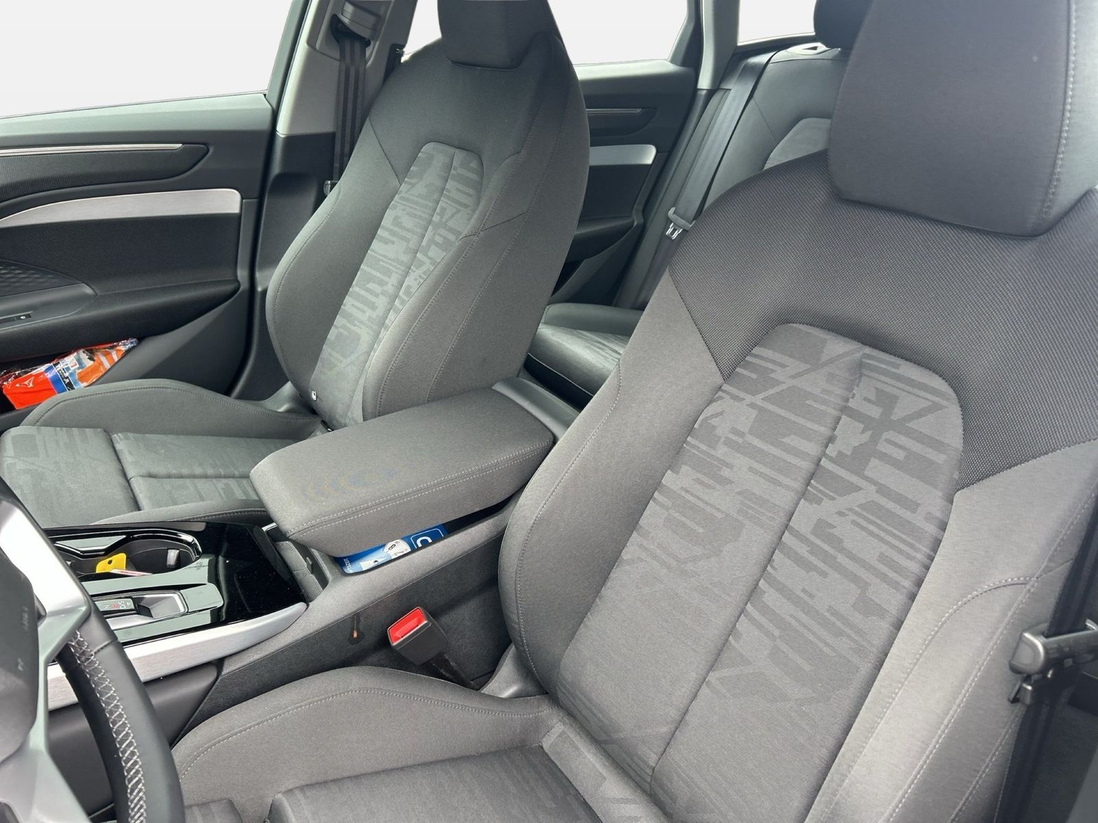 Fahrzeugabbildung Audi A6 Avant TDI quattro 150 kW S tronic AHK|ACC|LED - mit KI generiert/bearbeitet
