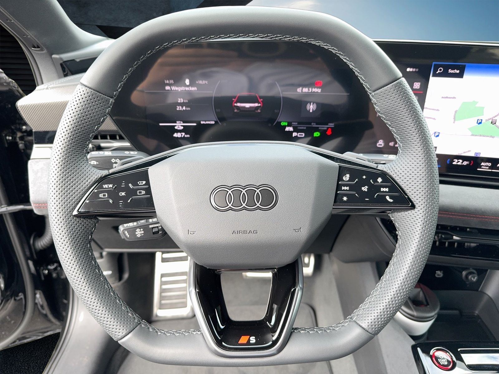 Fahrzeugabbildung Audi A6 Avant e-tron quattro 315 kW B&O|AHK|HUD|Luft - mit KI generiert/bearbeitet