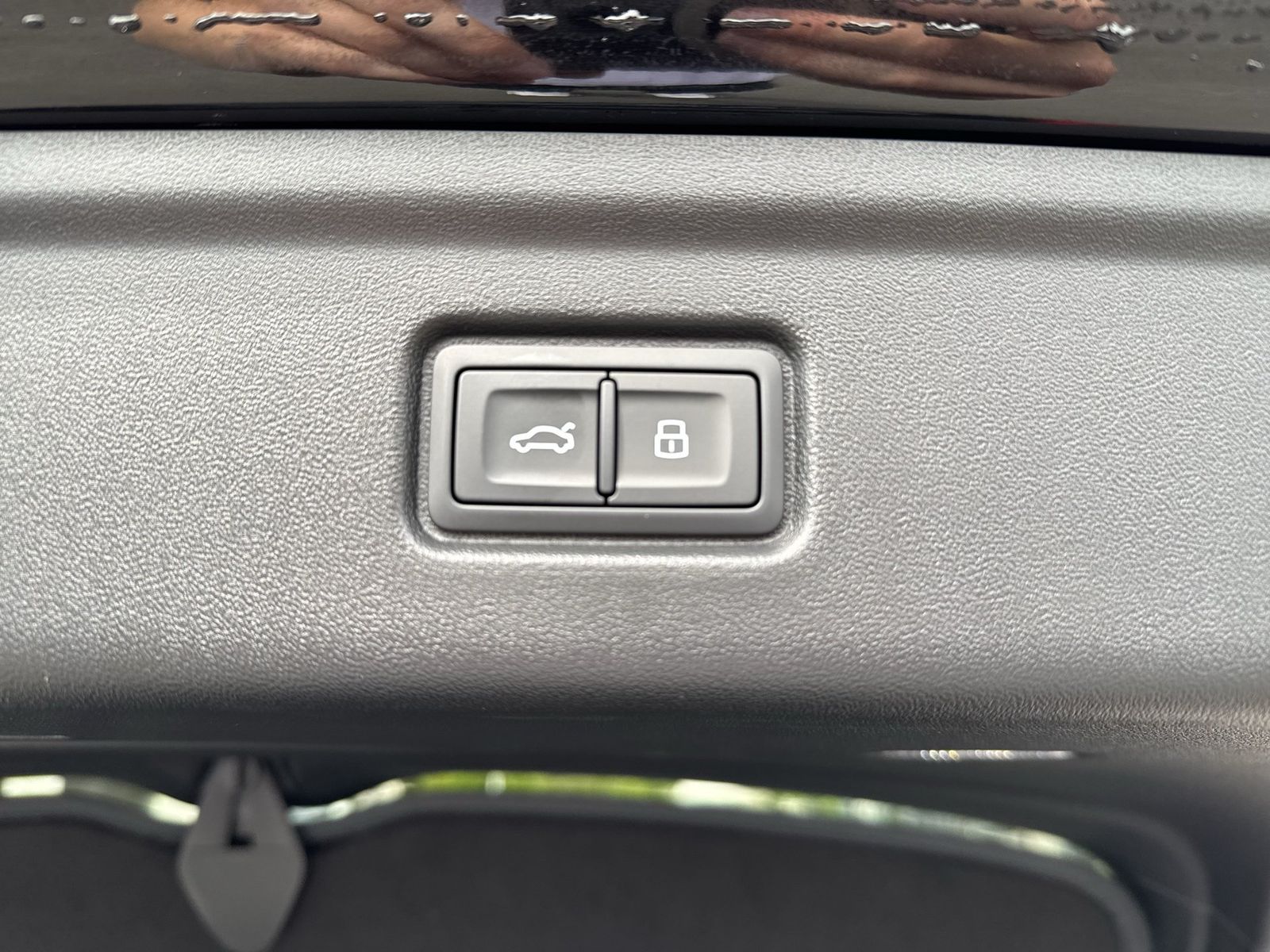 Fahrzeugabbildung Audi A6 Avant e-tron quattro 315 kW B&O|AHK|HUD|Luft - mit KI generiert/bearbeitet