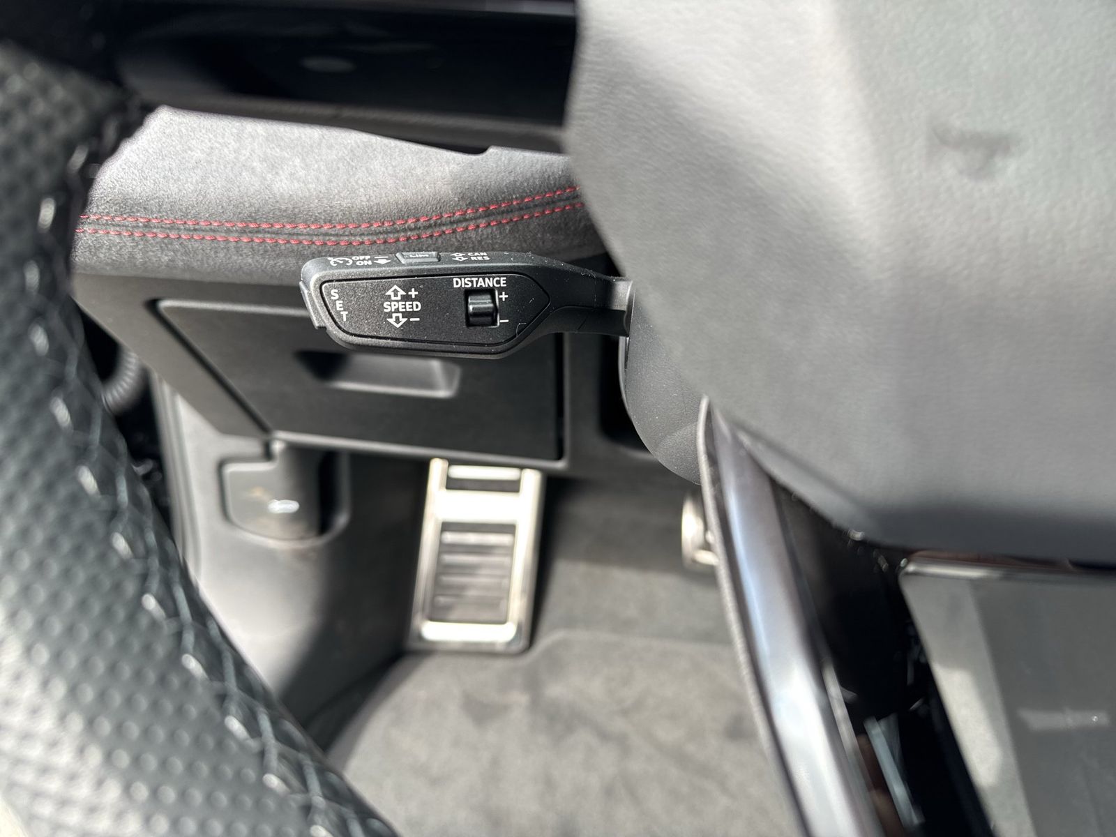 Fahrzeugabbildung Audi A6 Avant e-tron quattro 315 kW B&O|AHK|HUD|Luft - mit KI generiert/bearbeitet