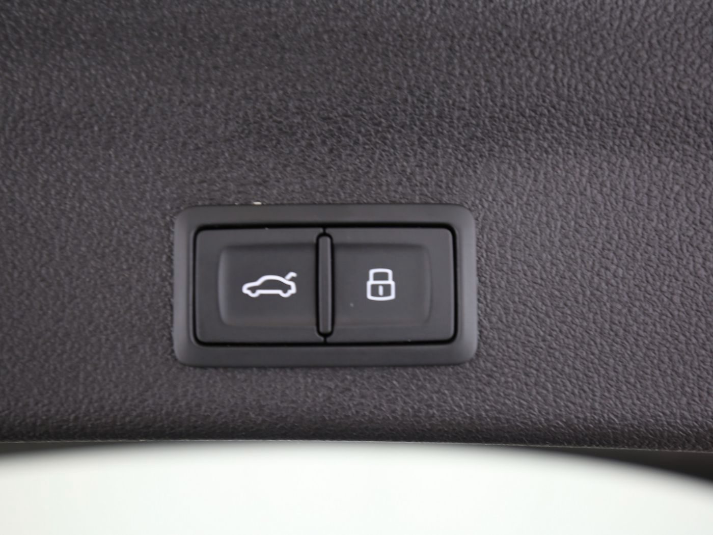 Fahrzeugabbildung Audi A6 Avant 55 TFSI e quattro sport Matrix|B&O|ACC