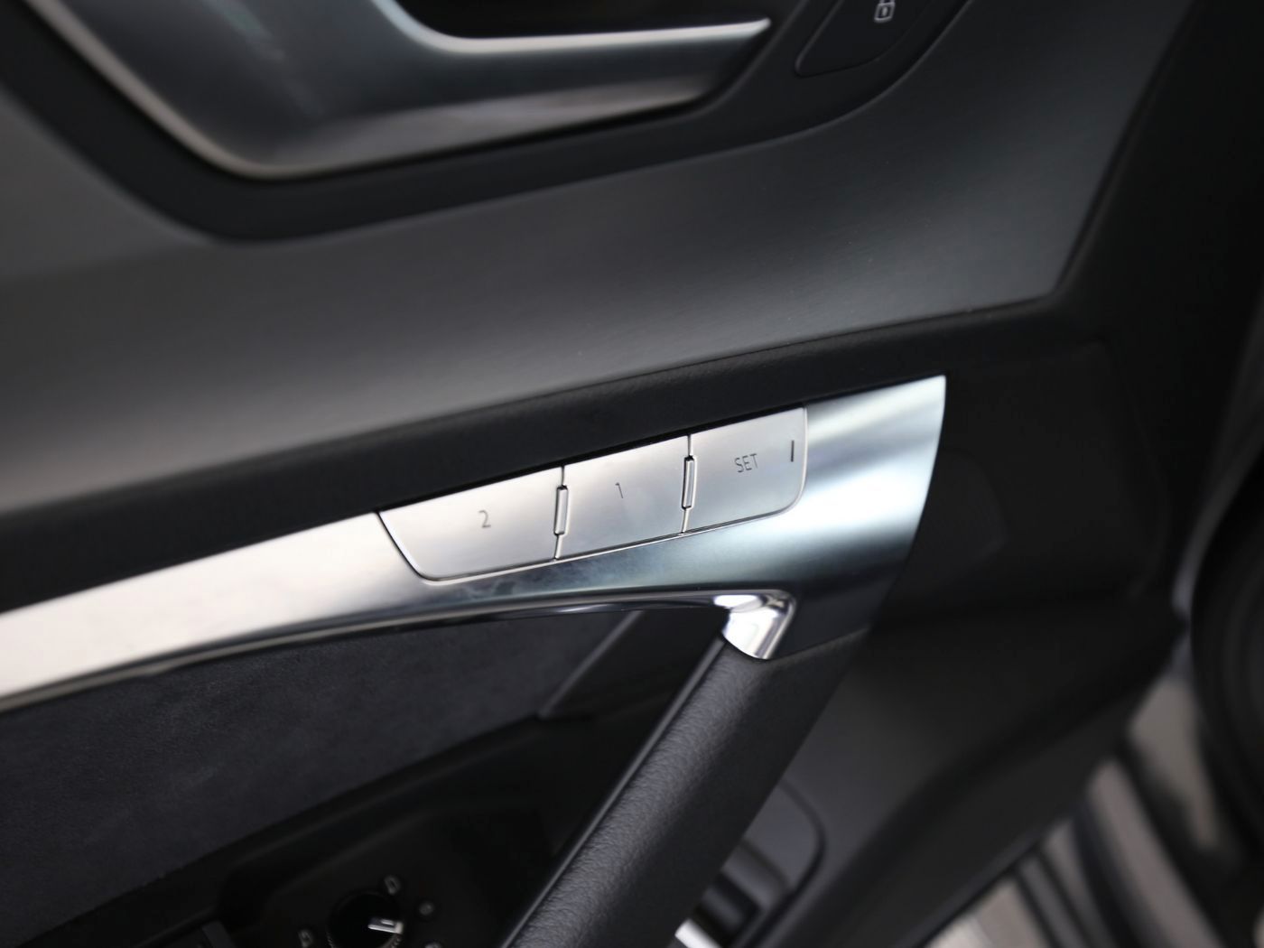 Fahrzeugabbildung Audi A6 Avant 55 TFSI e quattro sport Matrix|B&O|ACC