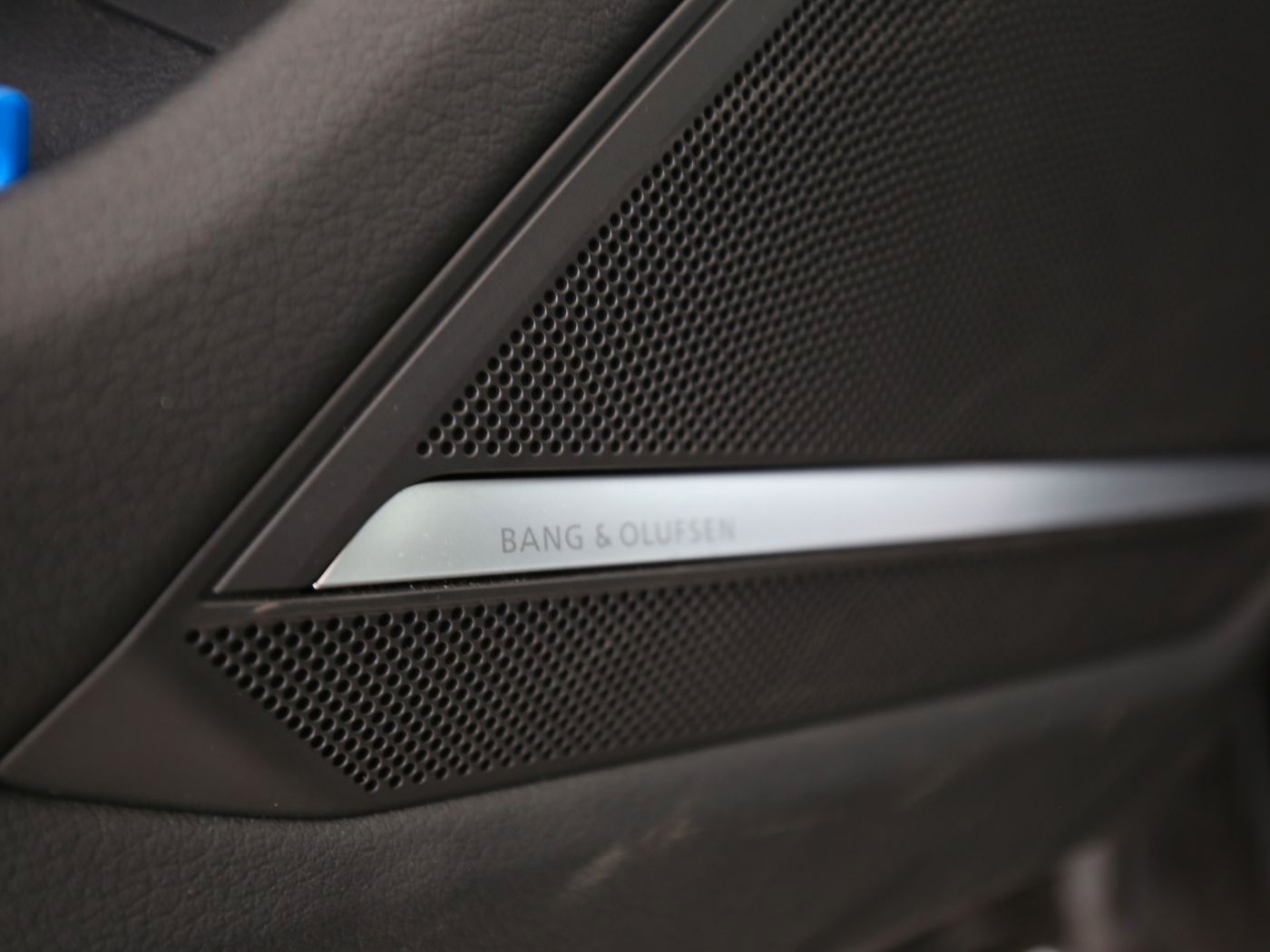 Fahrzeugabbildung Audi A6 Avant 55 TFSI e quattro sport Matrix|B&O|ACC