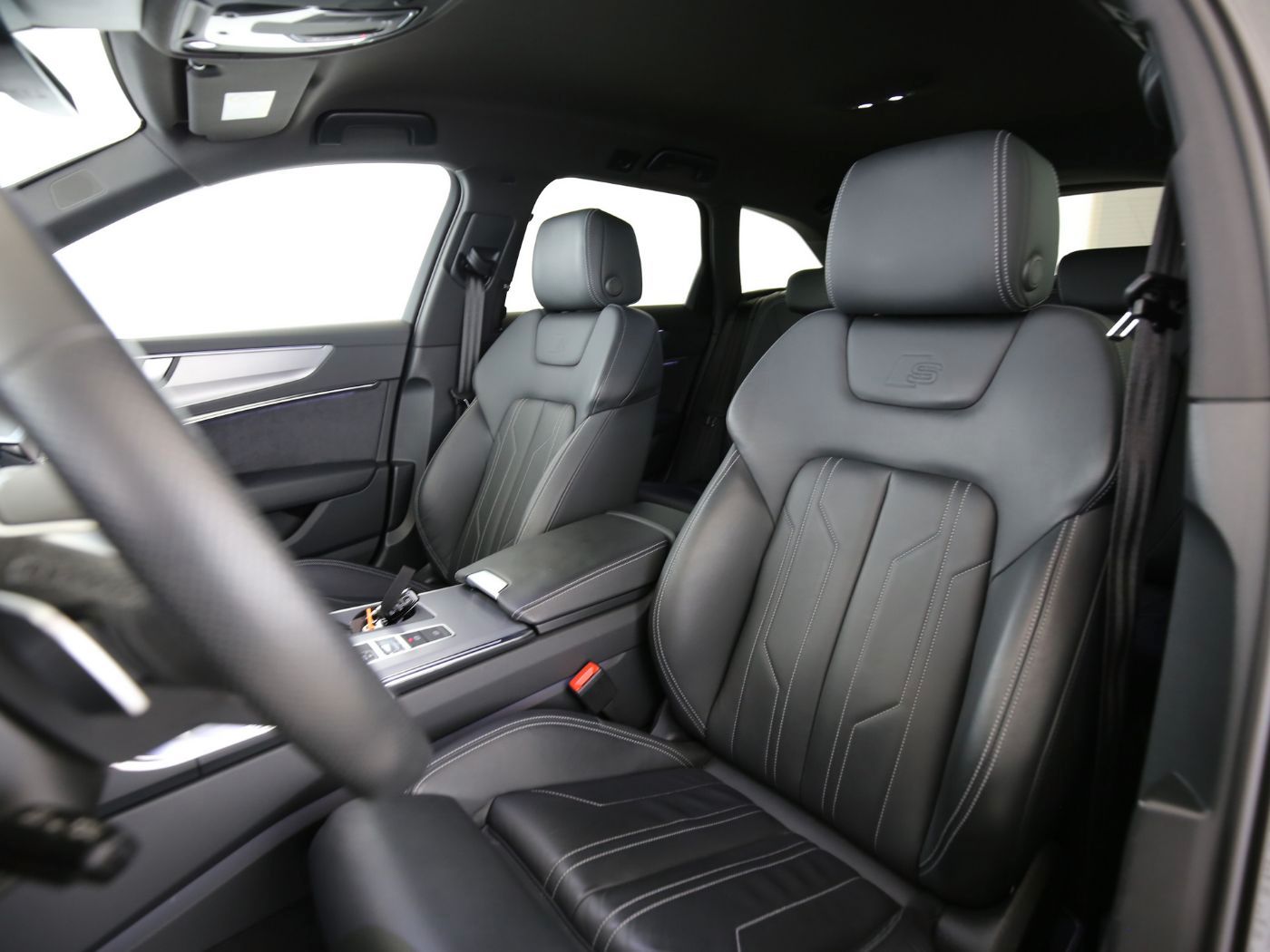 Fahrzeugabbildung Audi A6 Avant 55 TFSI e quattro sport Matrix|B&O|ACC