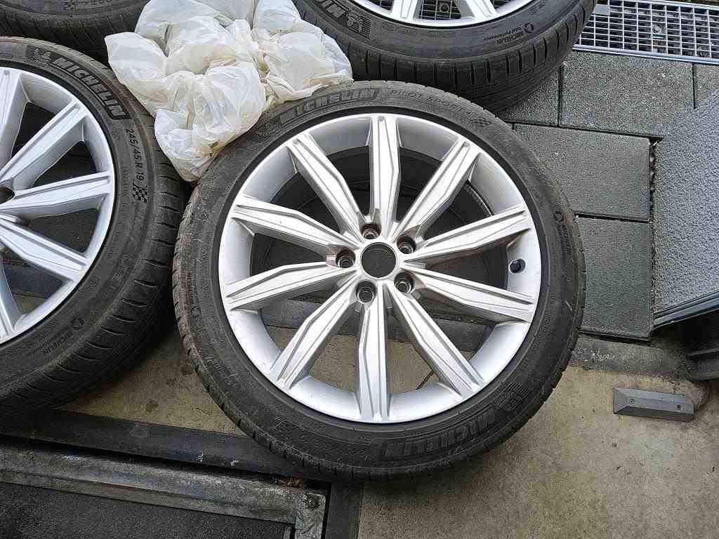 Fahrzeugabbildung Audi A6 Avant 45 TFSI S tronic design Matrix|AHK|ACC