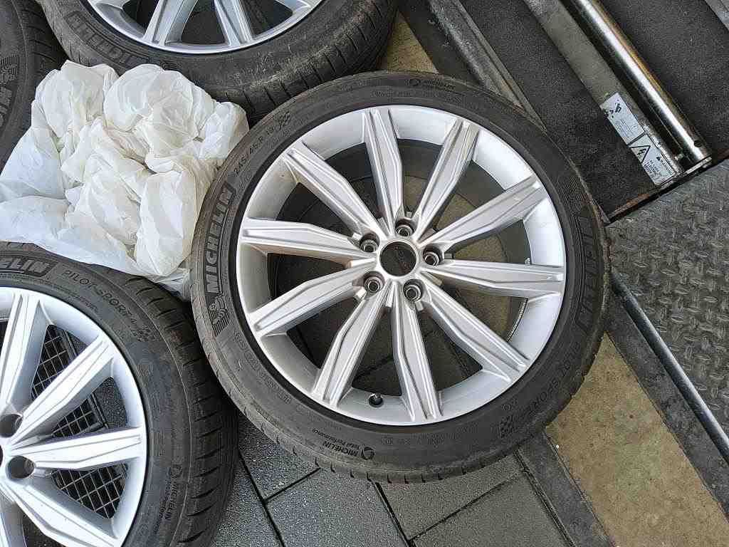 Fahrzeugabbildung Audi A6 Avant 45 TFSI S tronic design Matrix|AHK|ACC