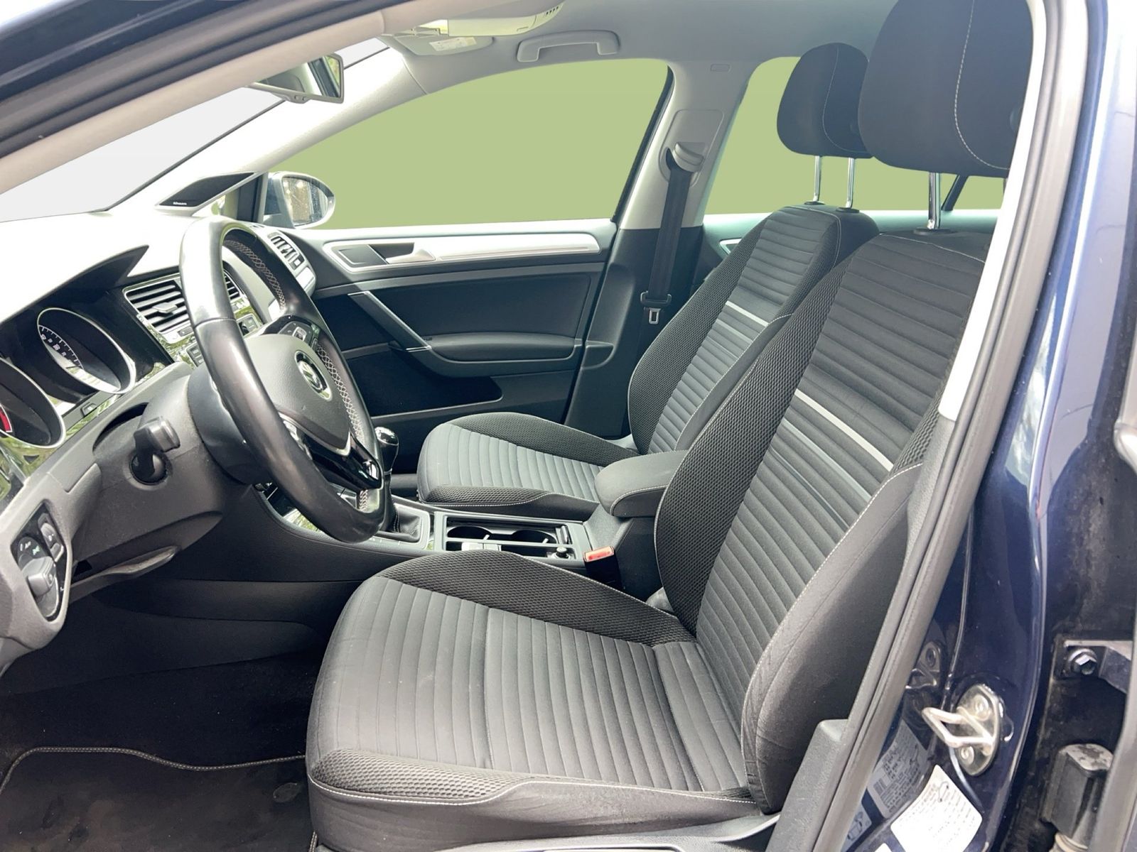 Fahrzeugabbildung Volkswagen Golf VII 1.2 TSI Comfortline Standhzg|KlimaA|PDC