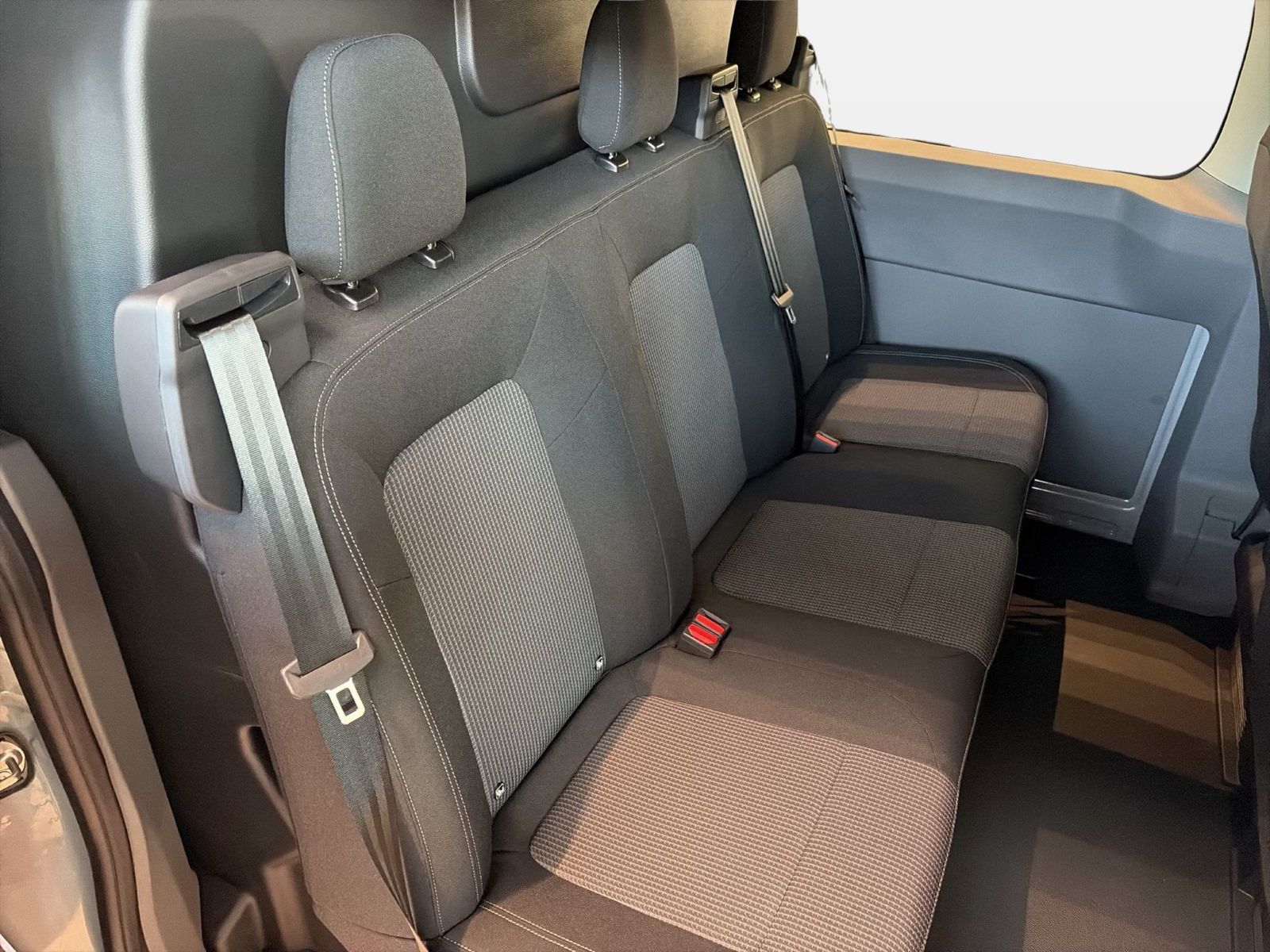 Fahrzeugabbildung Volkswagen Transporter Kasten Plus TDI LR CarPlay|AHK