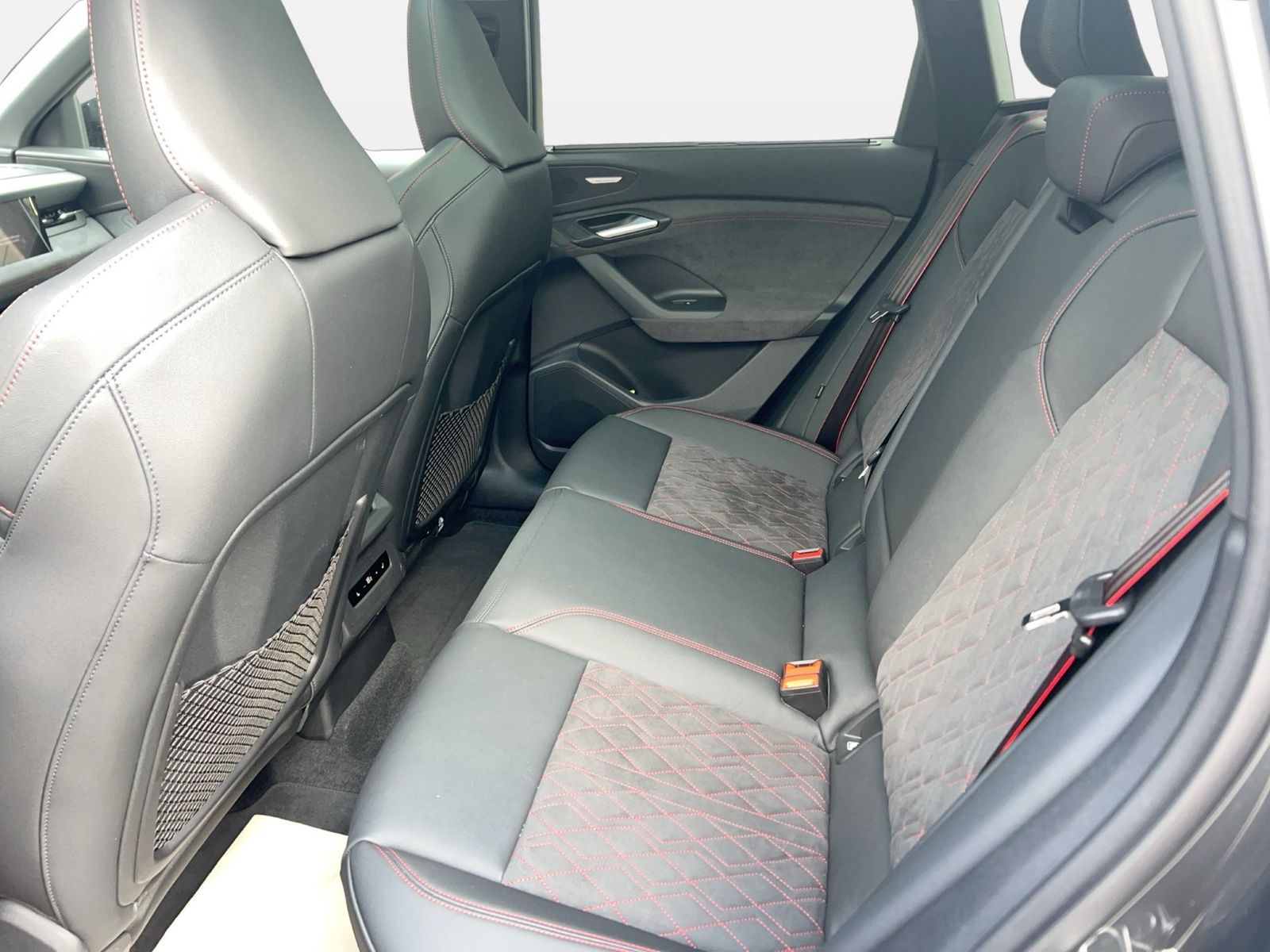 Fahrzeug autohaus mense Fahrzeugabbildung Audi SQ6 e-tron quattro Tech pro HUD|Luft|Pano|4xSHZG