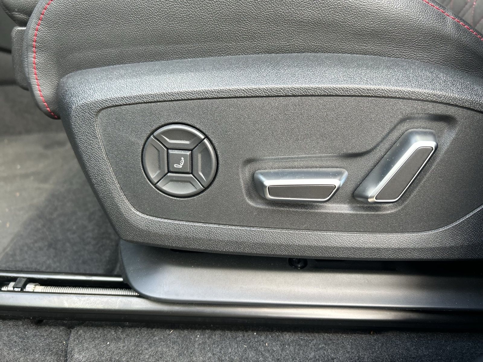 Fahrzeug autohaus mense Fahrzeugabbildung Audi SQ6 e-tron quattro Tech pro HUD|Luft|Pano|4xSHZG