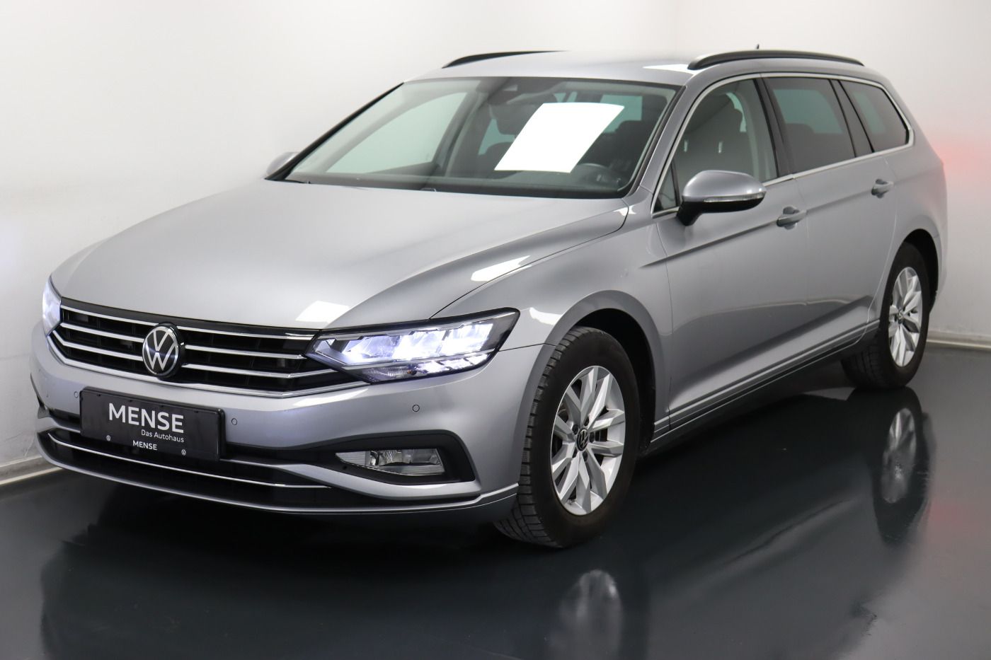Fahrzeugabbildung Volkswagen Passat Variant 1.5 TSI DSG Business Navi LED ACC