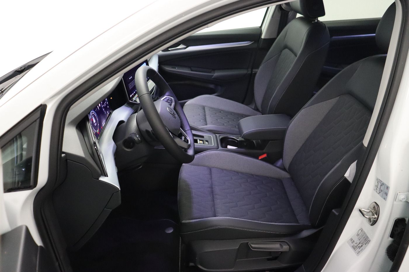 Fahrzeugabbildung Volkswagen Golf VIII Variant 1.5 e TSI DSG GOAL CarPlay|AHK