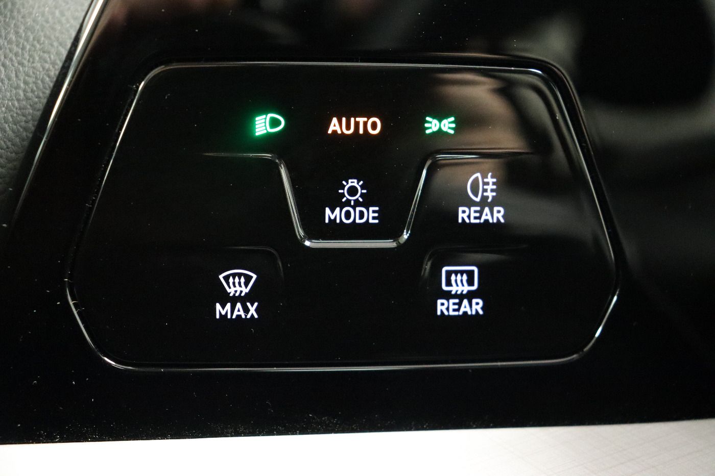 Fahrzeugabbildung Volkswagen Golf VIII Variant 1.5 TSI Life CarPlay|h/k|HUD|S