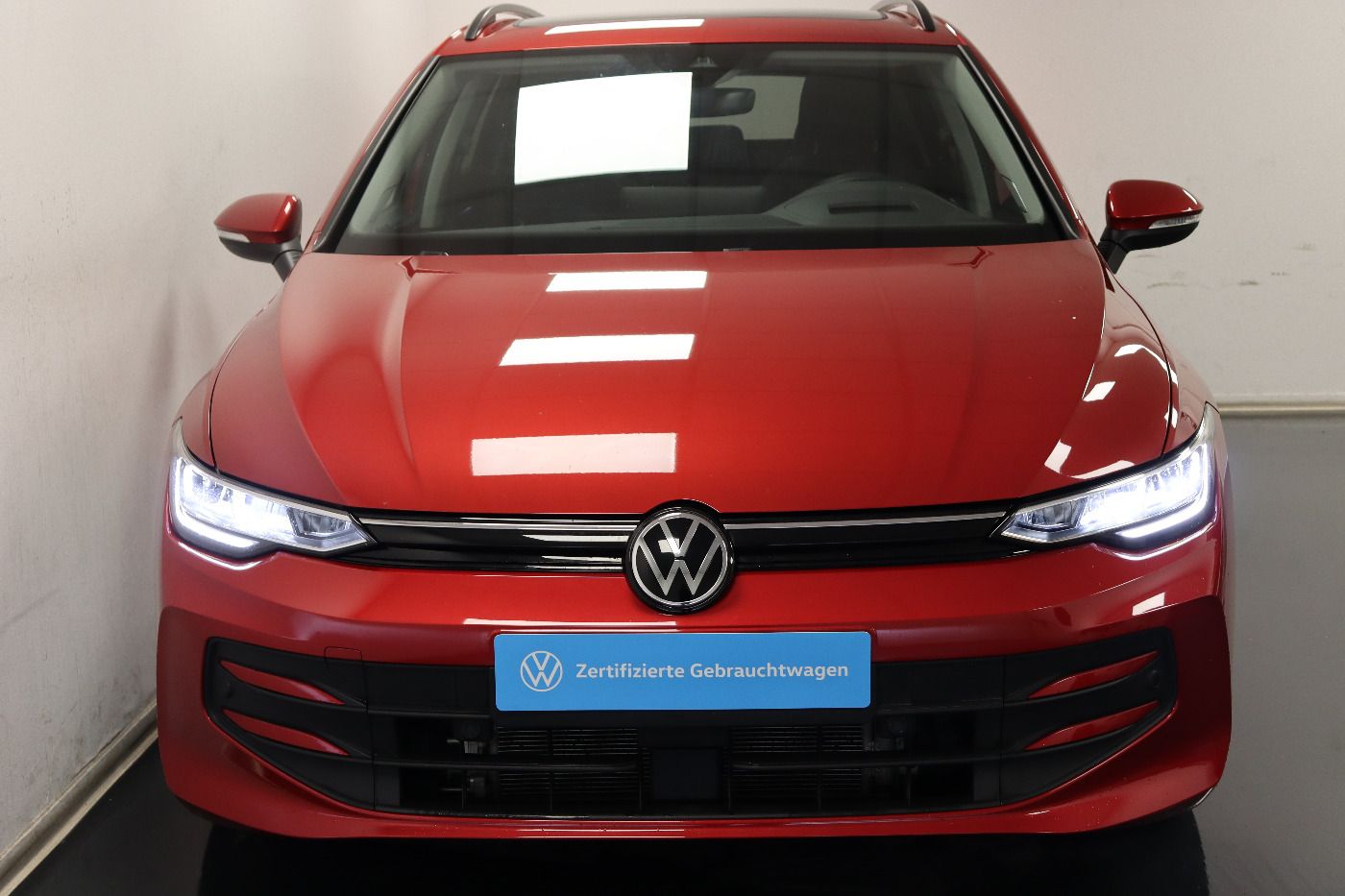 Fahrzeugabbildung Volkswagen Golf VIII Variant 1.5 TSI Life CarPlay|h/k|HUD|S