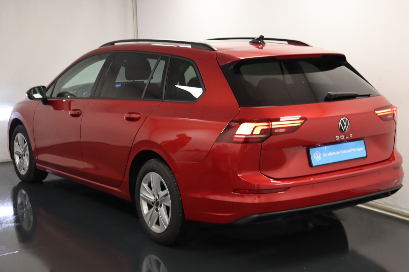 Fahrzeugabbildung Volkswagen Golf VIII Variant 1.5 TSI Life CarPlay|h/k|HUD|S