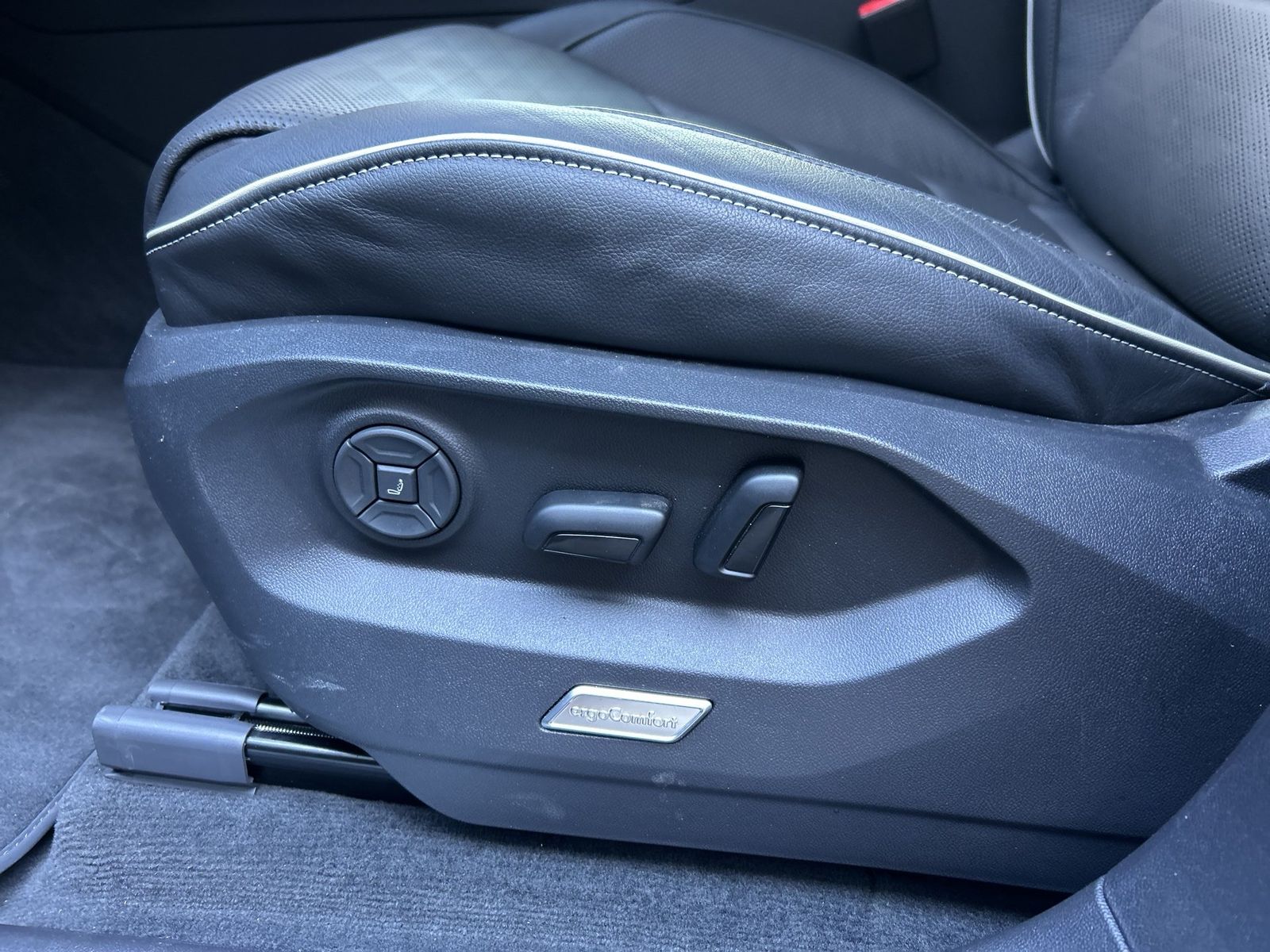 Fahrzeugabbildung Volkswagen Touareg 3.0 TDI 4 Motion tiptronic Elegance AHK