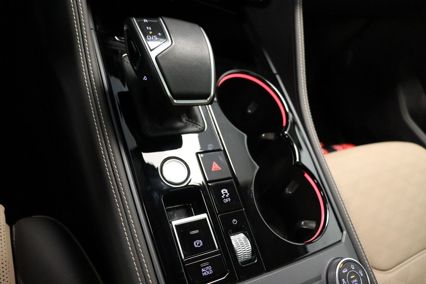 Fahrzeugabbildung Volkswagen Touareg 3.0 TDI tiptronic R-Line IQ.Light|Matrix