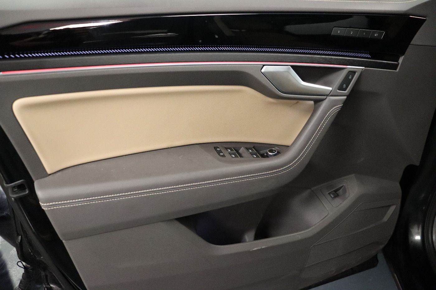 Fahrzeugabbildung Volkswagen Touareg 3.0 TDI tiptronic R-Line IQ.Light|Matrix
