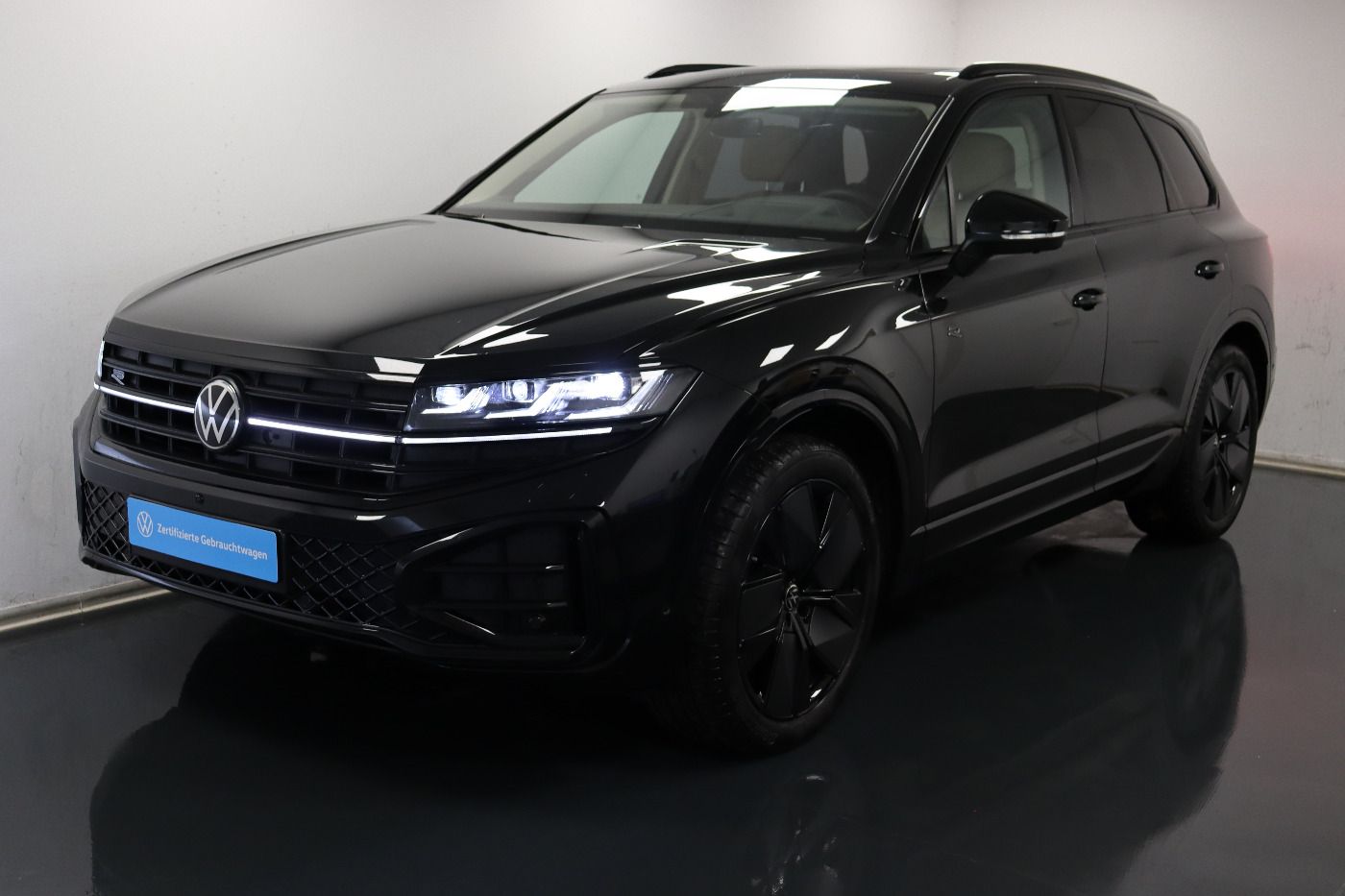 Fahrzeugabbildung Volkswagen Touareg 3.0 TDI tiptronic R-Line IQ.Light|Matrix