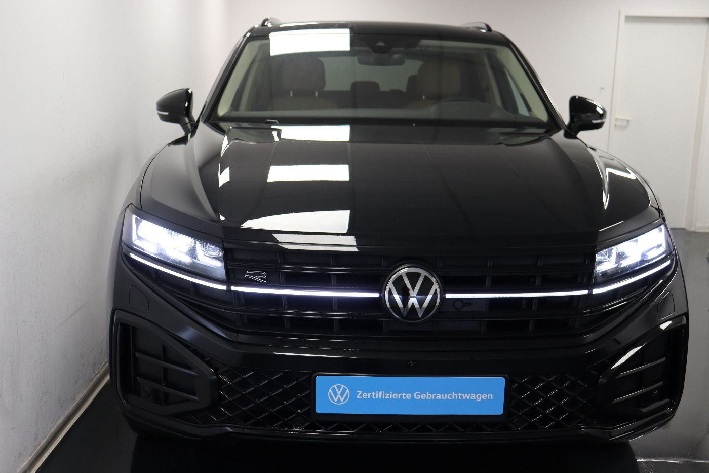 Fahrzeugabbildung Volkswagen Touareg 3.0 TDI tiptronic R-Line IQ.Light|Matrix