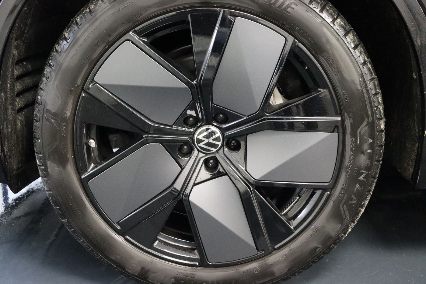 Fahrzeugabbildung Volkswagen Touareg 3.0 TDI tiptronic R-Line IQ.Light|Matrix