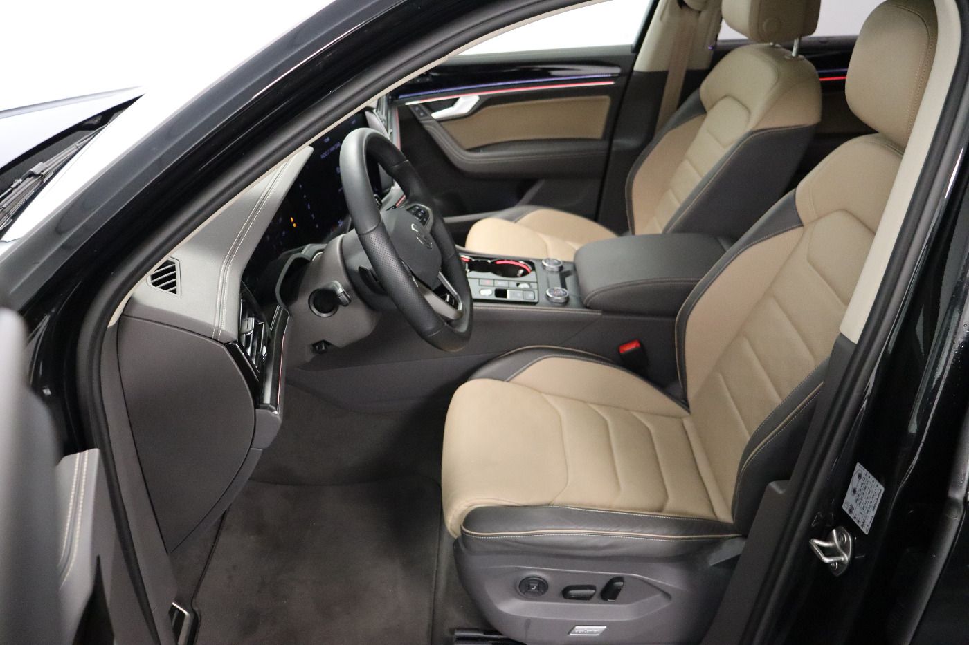 Fahrzeugabbildung Volkswagen Touareg 3.0 TDI tiptronic R-Line IQ.Light|Matrix