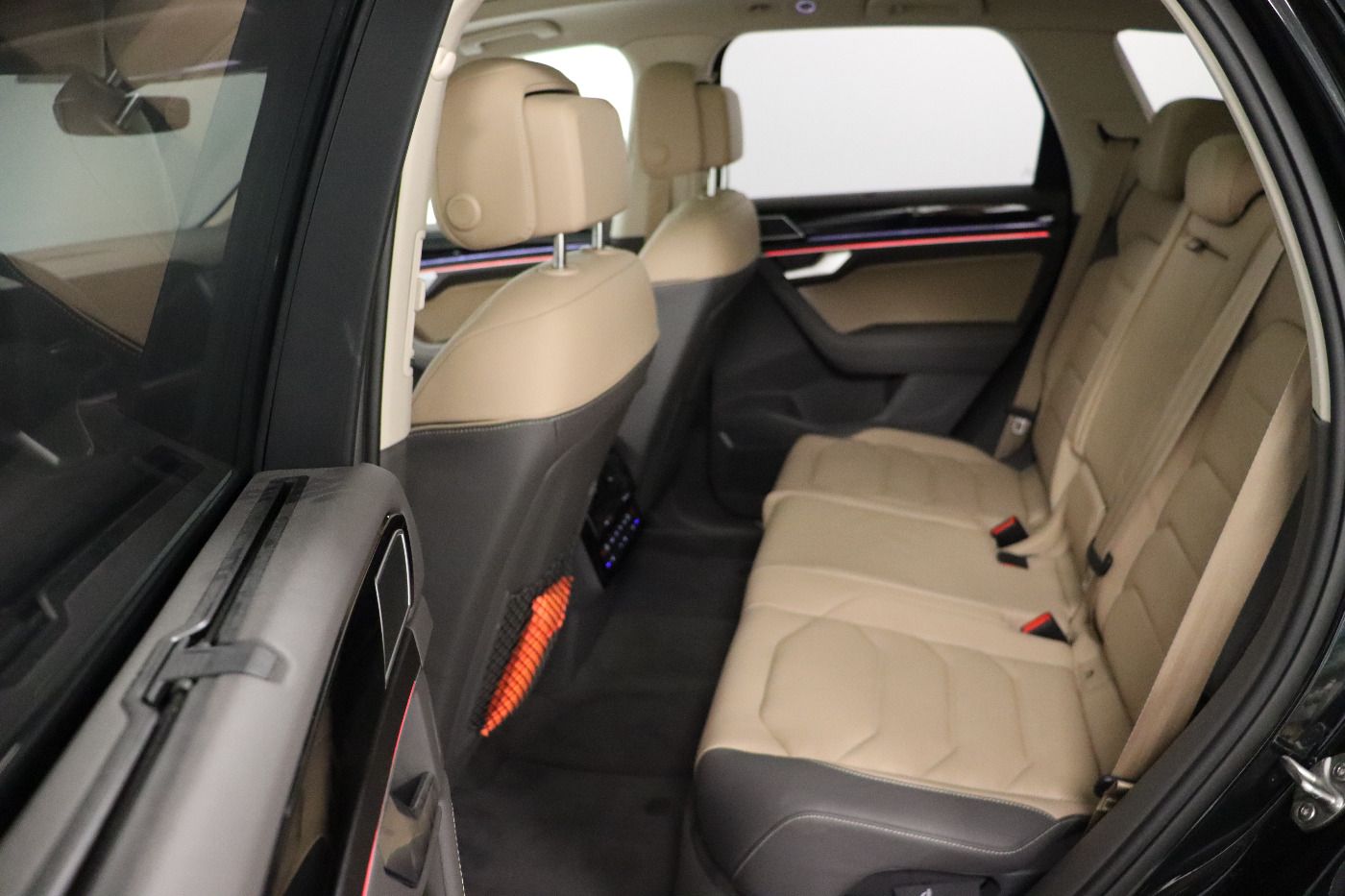 Fahrzeugabbildung Volkswagen Touareg 3.0 TDI tiptronic R-Line IQ.Light|Matrix