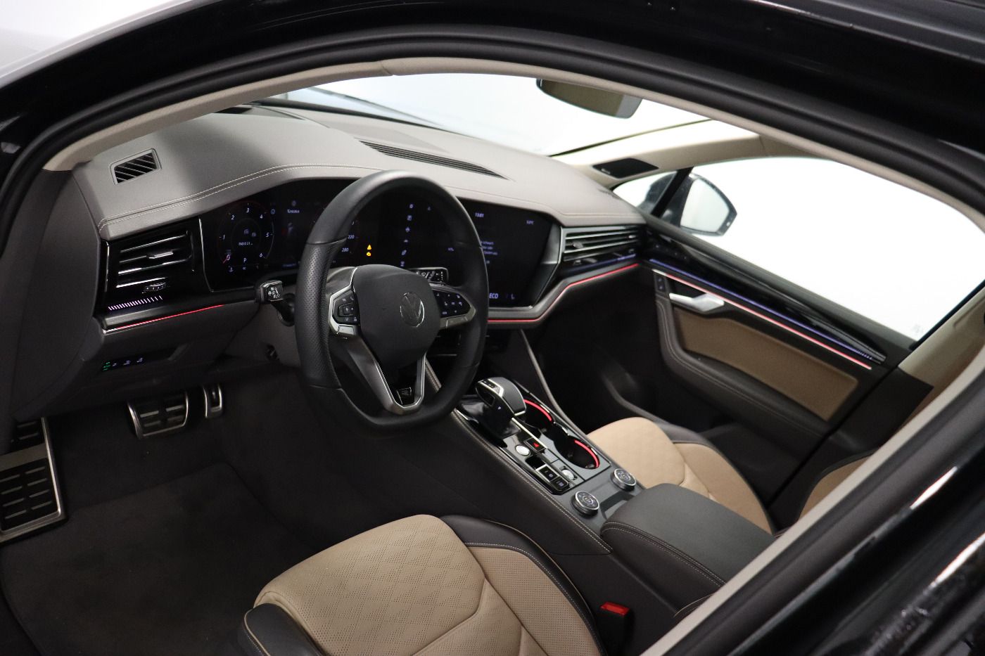 Fahrzeugabbildung Volkswagen Touareg 3.0 TDI tiptronic R-Line IQ.Light|Matrix