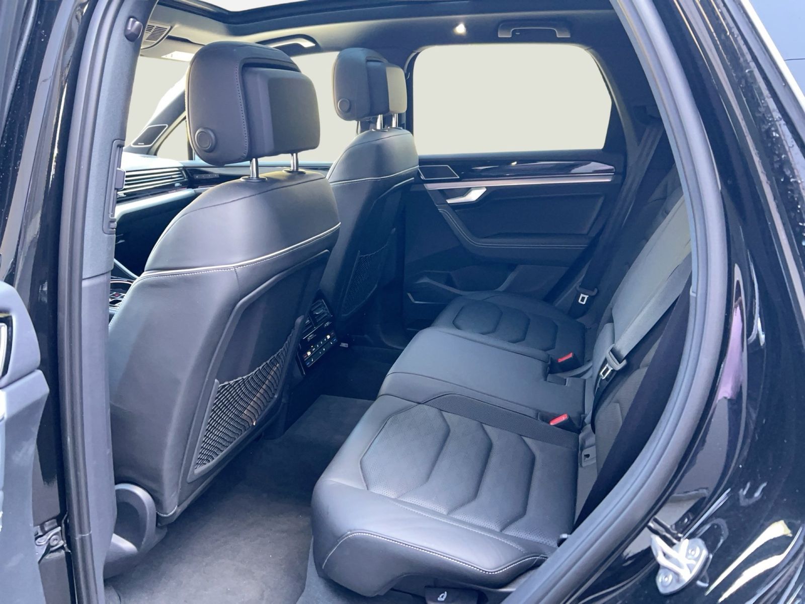Fahrzeugabbildung Volkswagen Touareg 3.0 TDI 4Motion tiptronic Elegance AHK