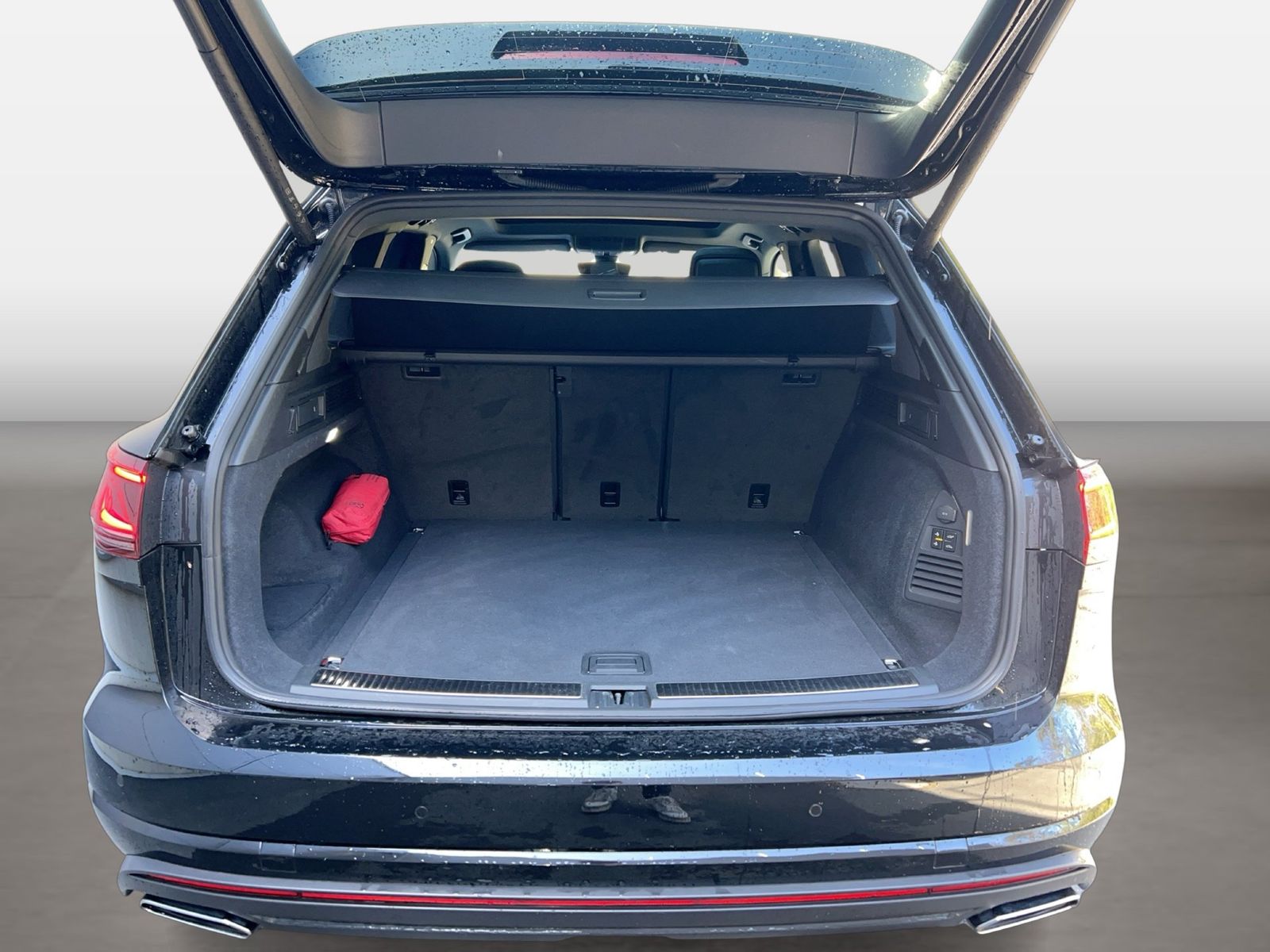 Fahrzeugabbildung Volkswagen Touareg 3.0 TDI 4Motion tiptronic Elegance AHK